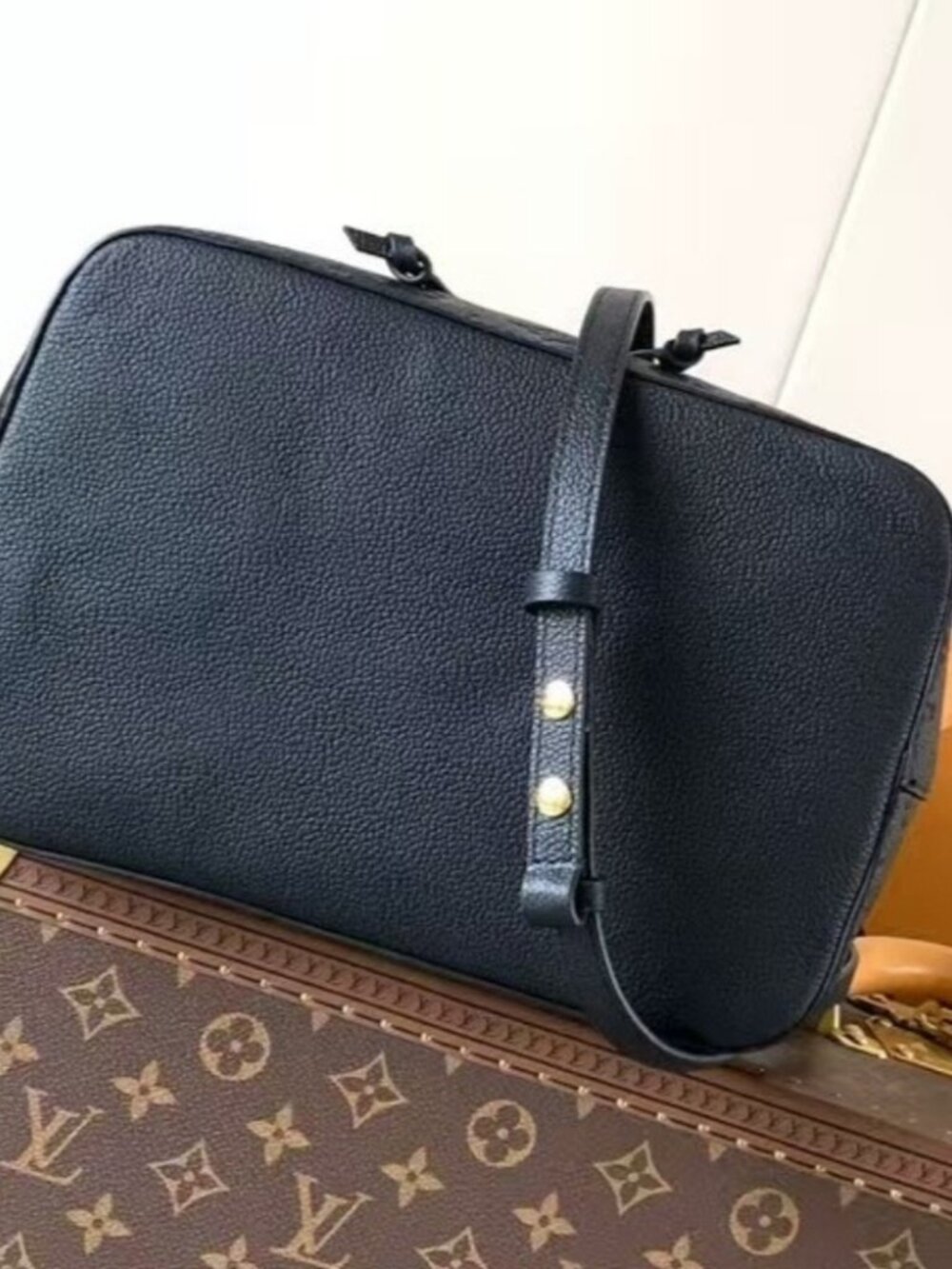 Louis Vuitton Néonoé MM Bag - Picture 4 of 9